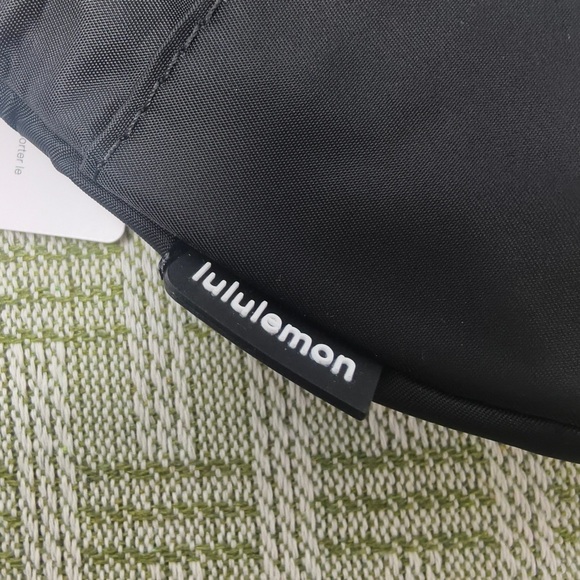 Lululemon All Night Bag 2L Black Lightweight Adjustable Crossbody Pack - Picture 6 of 6